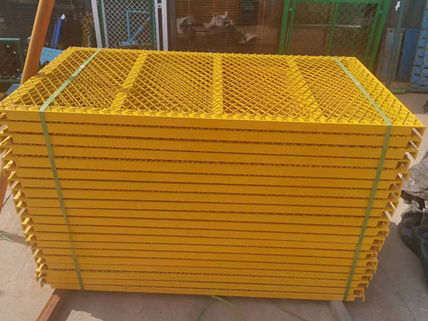 Steel mesh tunnel walkway slab