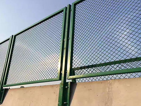 Anti-throwing wire mesh